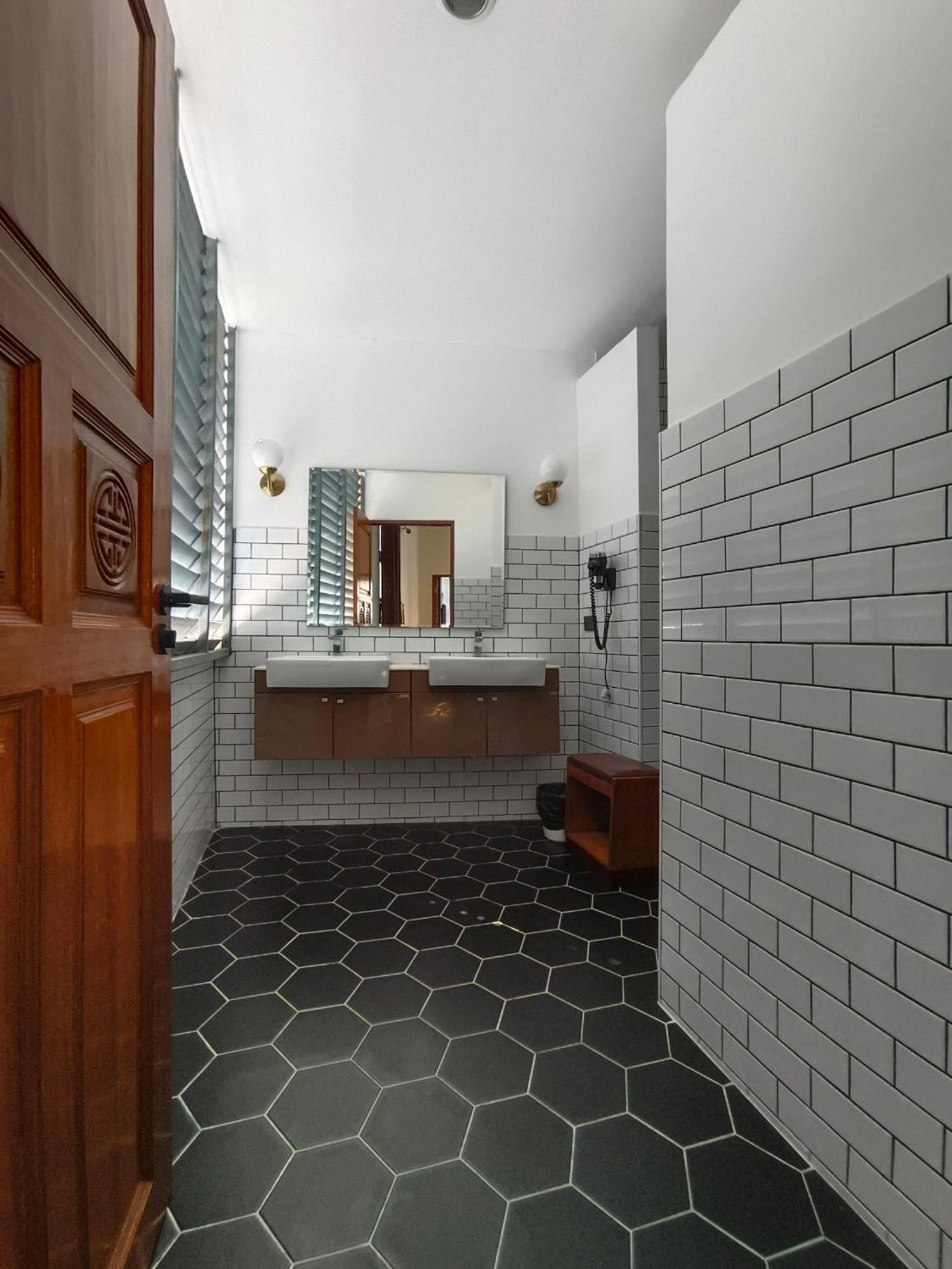 Khách sạn Penthouse Lamoon 3*